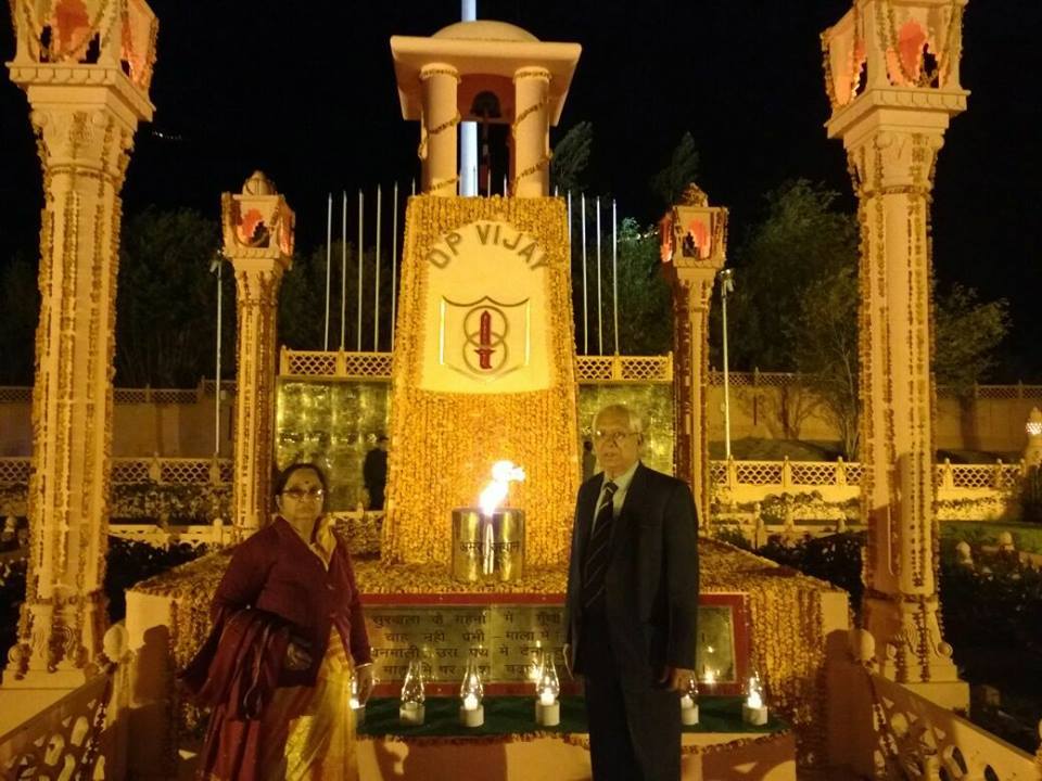  #ThoseThatWaitParents of Capt Amit Bhardwaj at the end of their pilgrimage to the Kargil War Memorial on  #KargilVijayDiwas2017