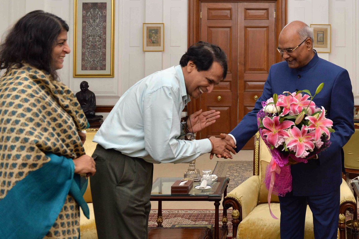 rashtrapatibhvn's tweet photo. Shri Suresh Prabhu, Union Minister of Railways along with his wife made a courtesy call on #PresidentKovind at Rashtrapati Bhavan https://t.co/ZiHQRUFa5W