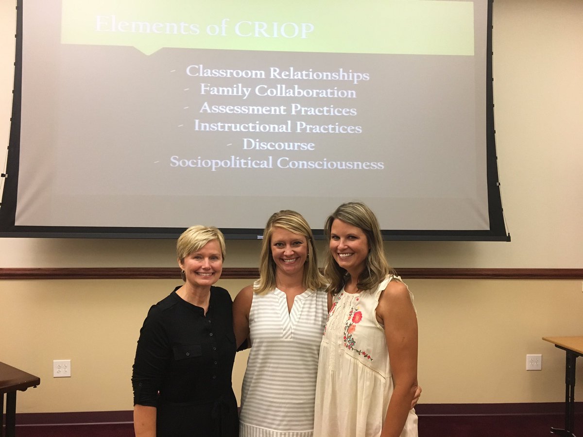 LbMays's tweet photo. I love seeing my teachers share their knowledge with others. #teacherleaders #scs #lmelions #districtPD 💙🦁 https://t.co/zvGo01VxdJ