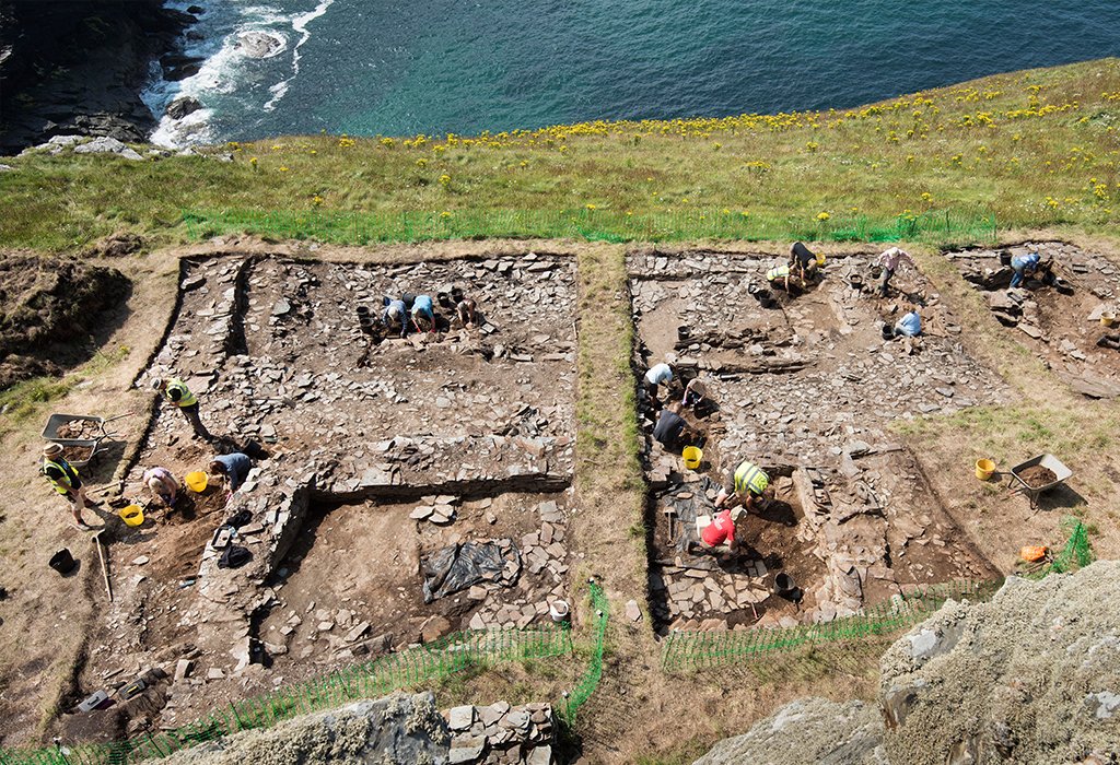 TintagelDig's tweet image. Happy Day of Archaeology! We’re now more than half way through the #TintagelDig and look at what progress we’ve made… #dayofarch
