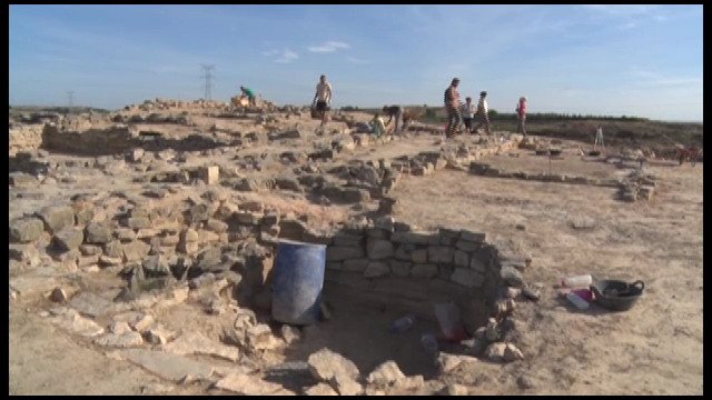 Cati_Lleida's tweet photo. La @UdL_info realitza excavacions al poblat ibèric de #Gebut al terme municipal de #Soses. https://t.co/zfCE4bd8Td