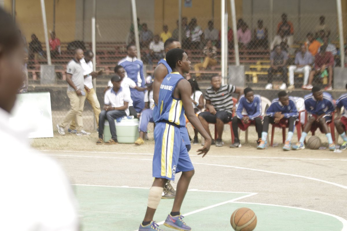 hyperactive_gh's tweet photo. Duke & Phixon of Mfantsipim, Opare & Harris of OWASS, Calvin Acquaye of PRESEC, Mherdi of POJOSS and other fantastic guys at #SpriteBall10🏀 https://t.co/gKKYgBwlVw