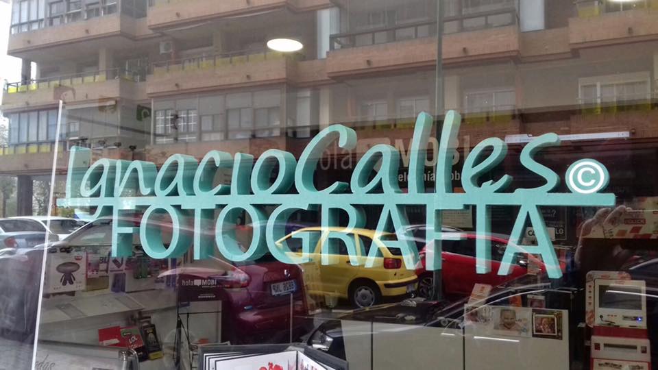 IC_ROTULOS3D's tweet photo. Colocación interior rótulo Ignacio Calles Fotografia #fotografia #empresas #Caceres #Espana #Extremadura #rotulo #ColorComm #FelizFinde https://t.co/hekKsLjuON