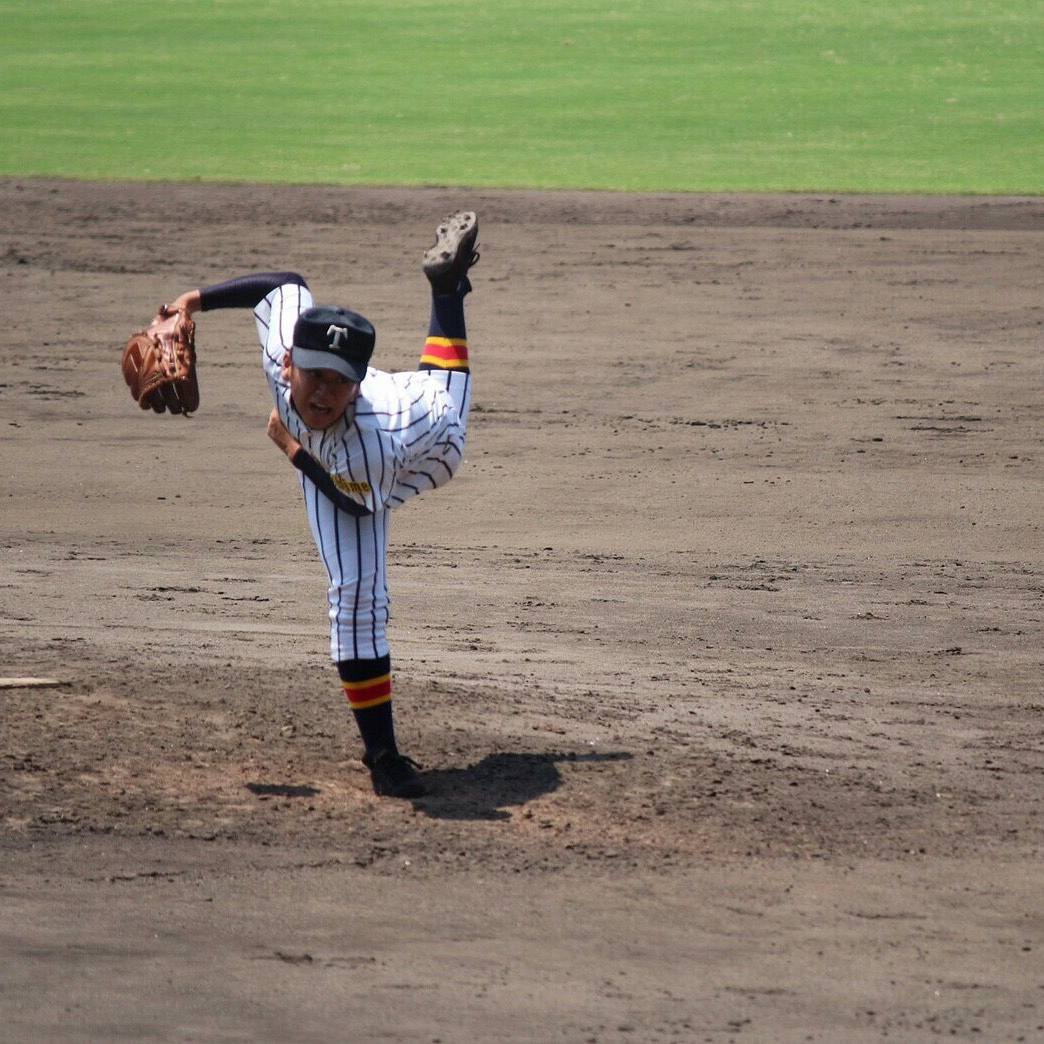 oka_1114's tweet photo. 今日で高校野球人生がおわりました。
背番号１つけてるからにはやっぱり最後マウンドに立って投げなあかんのにほんまに申し訳ない。でもこの仲間で甲子園も経験できたし充実した高校野球生活やった。最後は決勝で負けてしまったけどほんと最高な２年半でした。
応援ありがとうございました。 https://t.co/4qGEOwbvS0