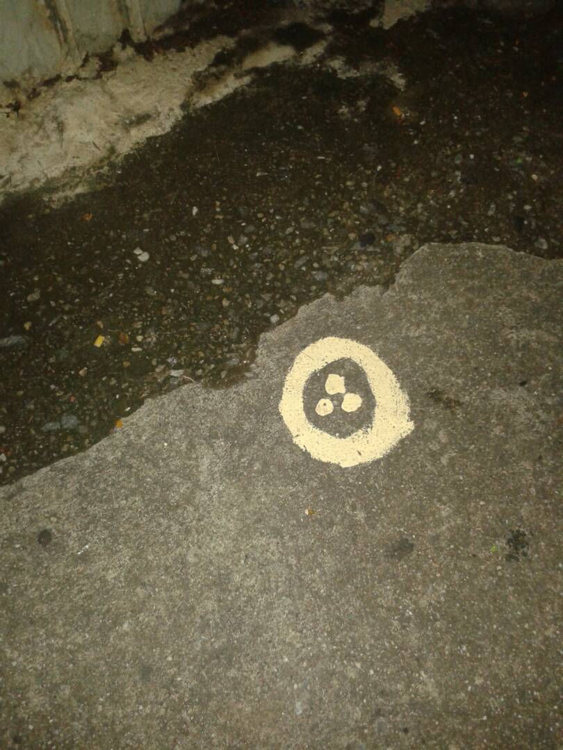 BelloMonteLucha's tweet photo. #28Jul Marca que dejan los colectivos para marcar los Edf donde hay manifestantes. Donde las ven borren esas marcas. https://t.co/nhSjxzkSFr