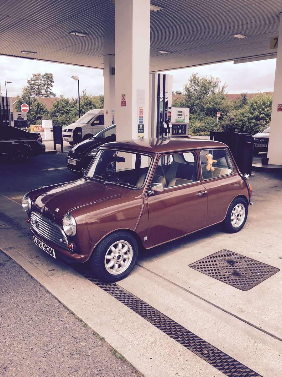 LoveFilmCameras's tweet photo. #FillUpFridays with this beauty! #classiccars #mini @lookatmymini #mini #1275GT #BrownMini https://t.co/3vqhK6ho26