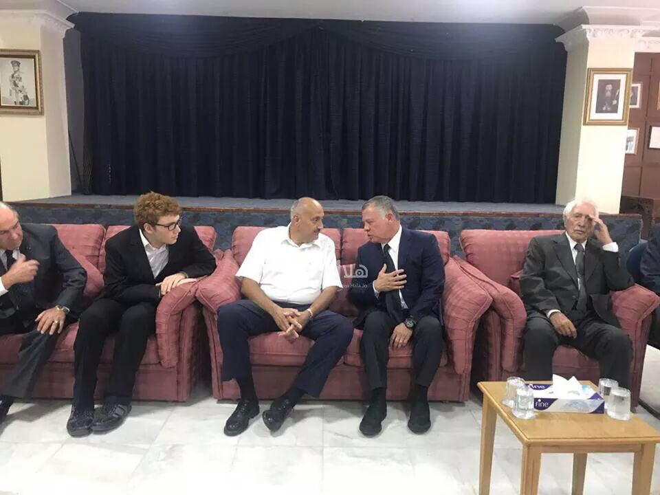 Deema22's tweet photo. سيدنا معزيا ال حمارنة 
بشهيدهم الدكتور بشار الحمارنة #الاردن https://t.co/q2pIryQm1s