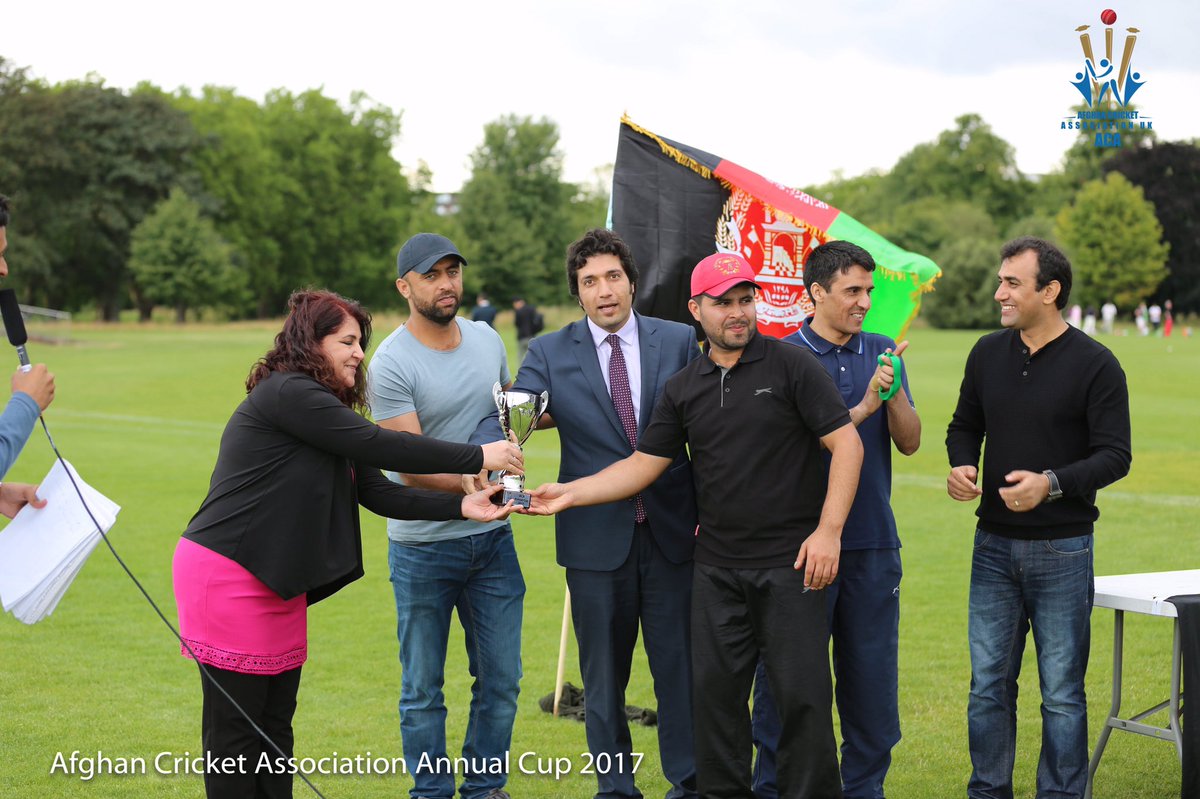 AfghanCricket_A's tweet photo. Winners receiving trophy 🏆 and medals from our guests, #ACAcup2017 champions are #Noshaq team, congratulations 🎉 🏏🇦🇫 #acauk https://t.co/5JDzdIhH9e