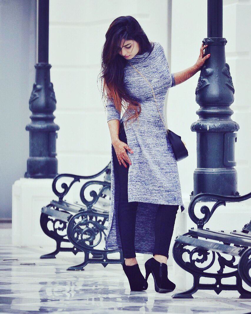 DiyaLamba1's tweet photo. Throwback 🔙 to my favourite outfit from @dealjeans and bag from @e2ofashion 💯✔️Swag 👌😍✌🏻️ #dealjeans #e2ofashion #diyalambaofficial https://t.co/Oi4jWcQBCL