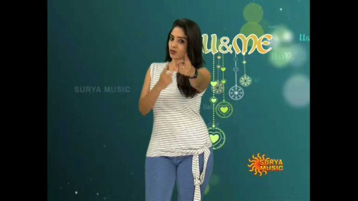 iam_strganesh's tweet photo. Good evening azhagi😍 @vj_diya Looking stylish today❤ #YouAndMe #SuryaMusic #Monday2Friday #5PM🕔 https://t.co/uEnHFDEMms