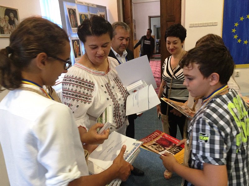 SolidaritateS's tweet image. „Împreună putem schimba destine” - bit.ly/2h8ASsW

#copii, #seminar, #teologic, #copii, #destin, #ortodox