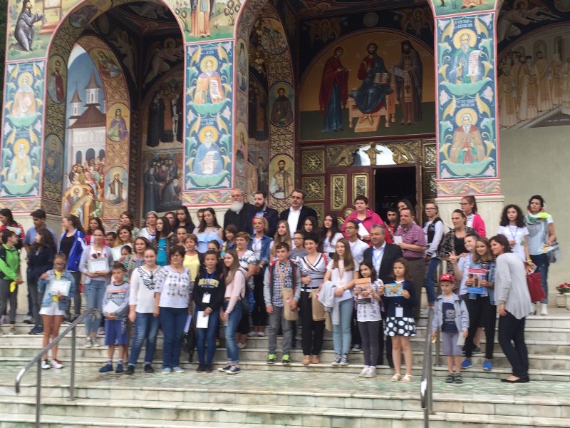 SolidaritateS's tweet image. „Împreună putem schimba destine” - bit.ly/2h8ASsW

#copii, #seminar, #teologic, #copii, #destin, #ortodox