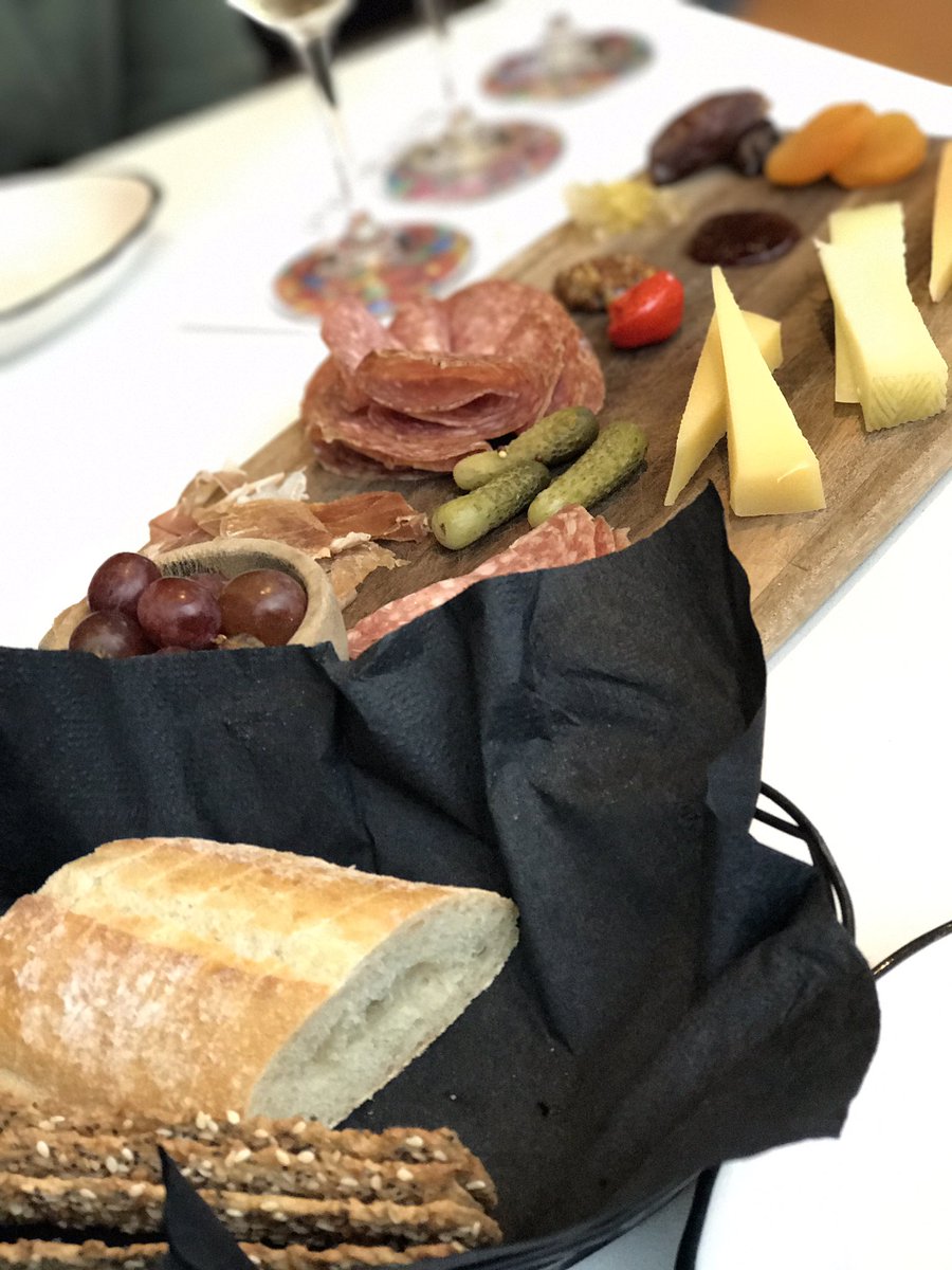 FoodieSplurge's tweet photo. We had such a fabulous time at @Cheesetique Everything was delicious! #goodeats #foodie #Splurge #wine #cheese #happyhour #arlington https://t.co/d0EKRHEdTo
