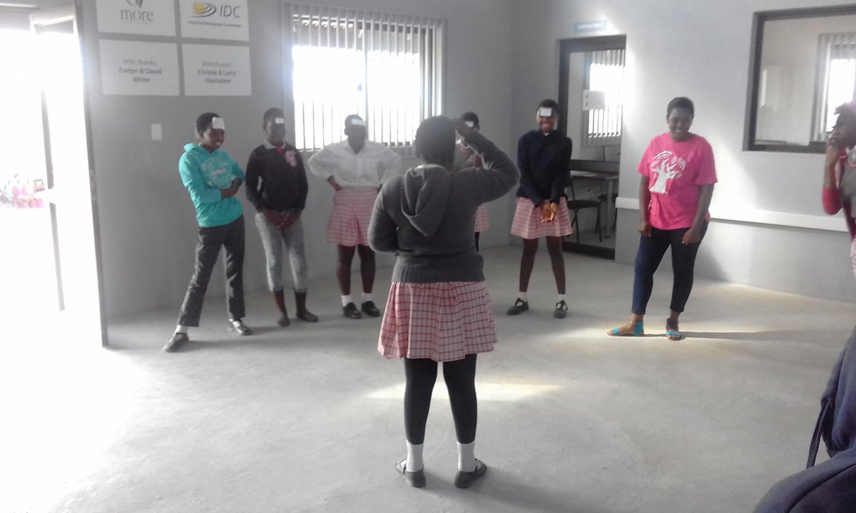 Rosemasilela5's tweet photo. # Kurhula grade 8 playing who a'm I? @Rosemasilela5 @JusticiaDlc @community_more @HuntDLC1 @GwfOnline https://t.co/5zEFpIi7U7