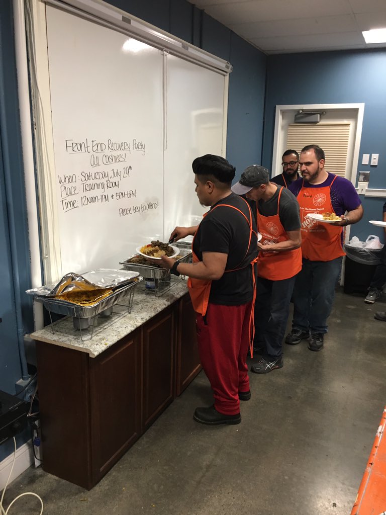 RICHNYMETRO's tweet photo. Thx U Thursday. Letting D38 know how big a role they played in helping 950 be #1 in sales &amp; comps in D15 HTD 💪💪💪Thx u for all ur hard work https://t.co/4C9JTzFYEj