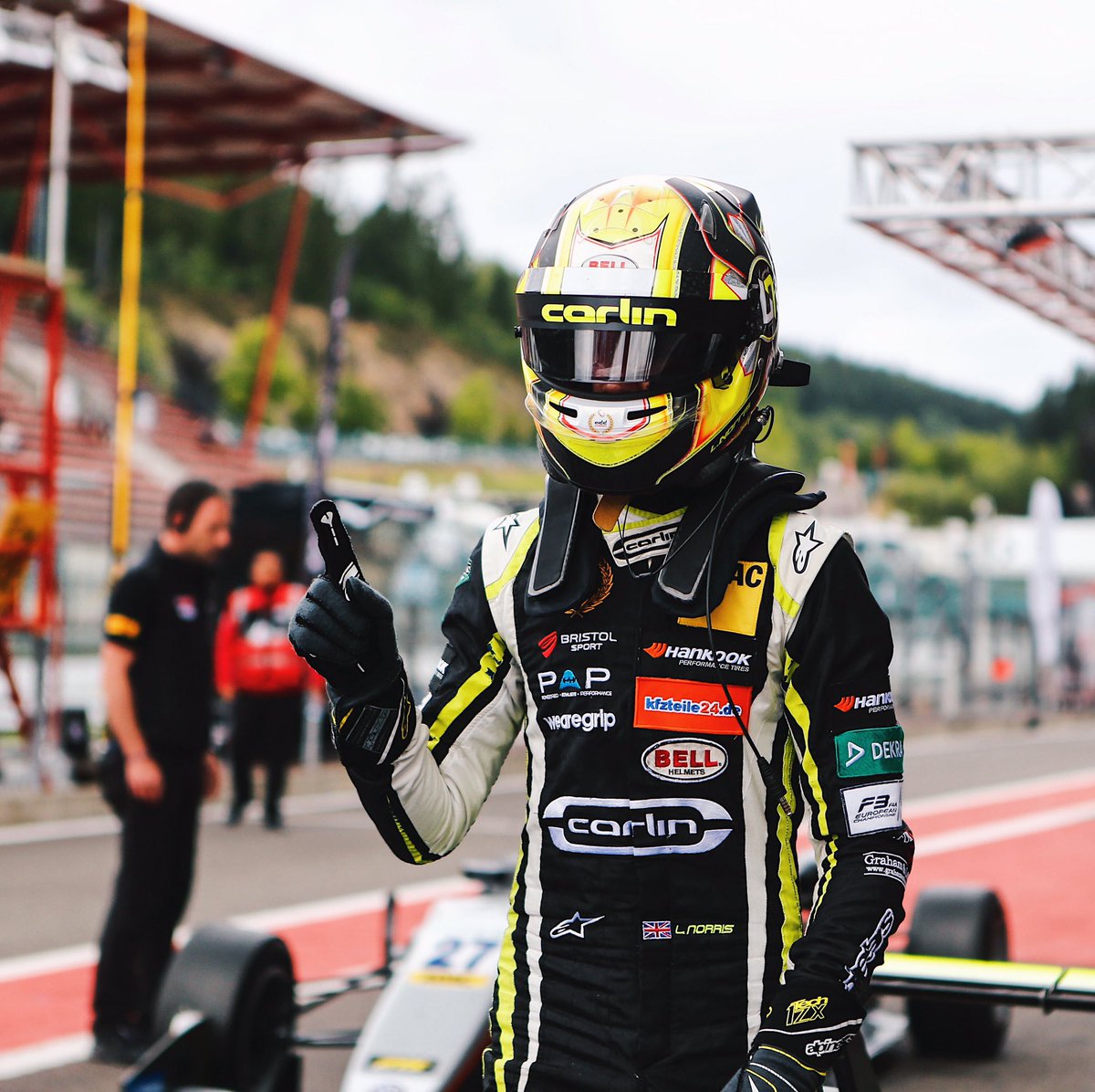 LandoNorris's tweet photo. Won it! Thanks @CarlinRacing 🖖🏼 https://t.co/x6l0NQP9UE