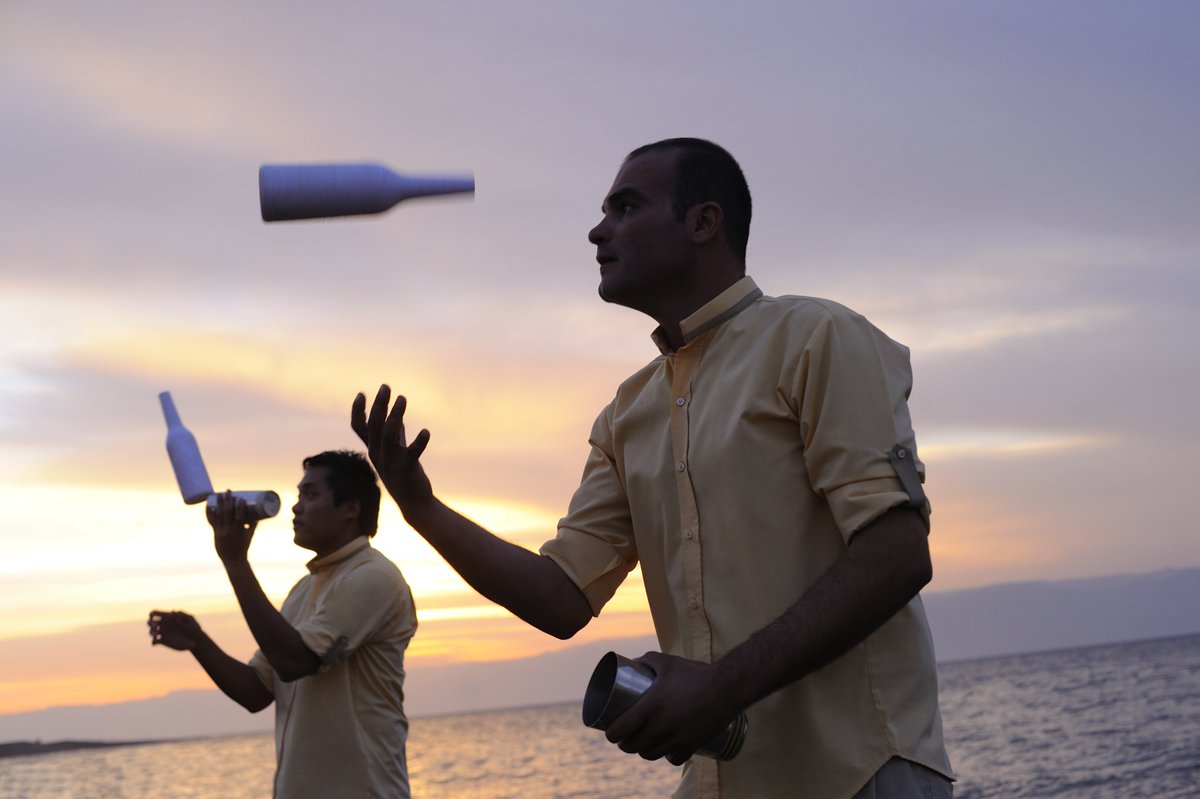 MovenpickHotels's tweet photo. What goes inside your summer drink?  #MovenpickTalaBay @MovenpickJo prepares it with a handful of passion &amp; a little bit of showmanship https://t.co/v4JN0PhNXQ