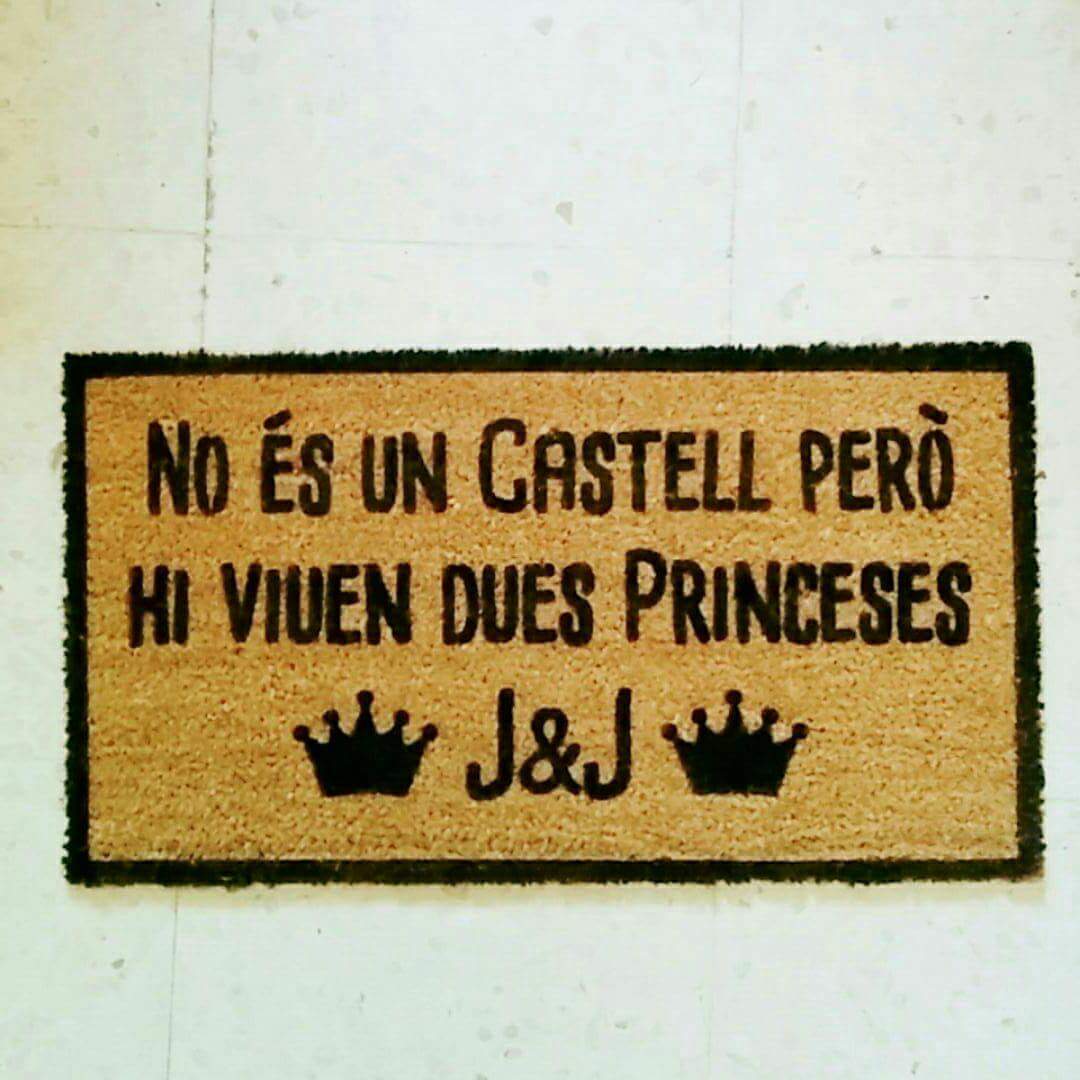GadideaD's tweet photo. Pilar Martin Navarro nos pidió un #felpudo para su hogar  No es un #castillo pero viven dos #princesas #felpudopersonalizado #hechoamano https://t.co/0zH2bI1FVT