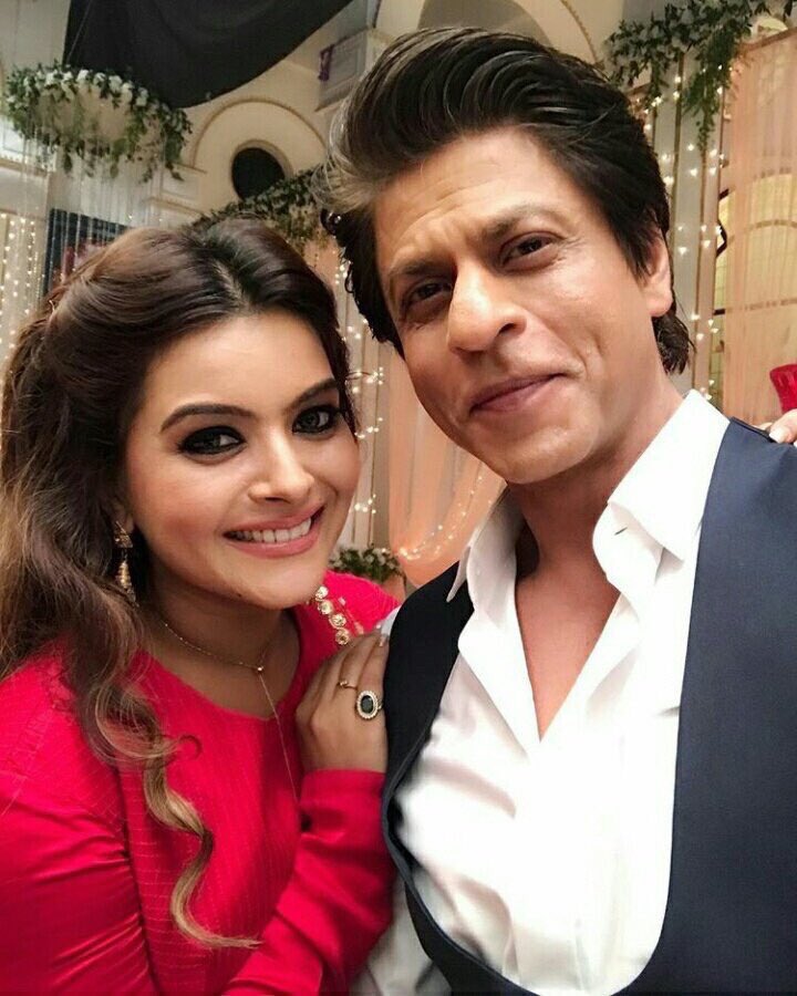 SRKDubaiFC's tweet photo. @iamsrk at Yeh Rishta Kia Kehlats Hai Tv Serial show 
#JabHarryMetSejal #1WeekToJHMS 
JHMS JOURNEY BEGINS https://t.co/NYpOKFq61o