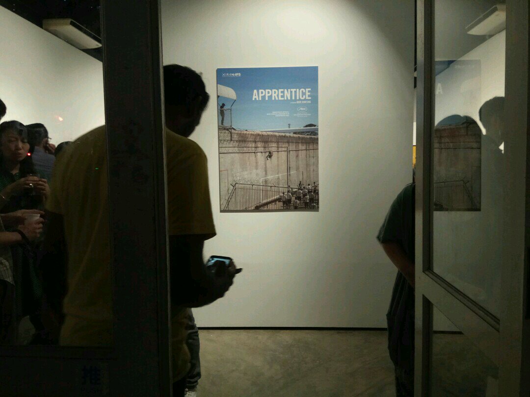 tdy_T's tweet photo. #BooJunfeng’s #ApprenticeFilm exhibition at @objectifscentre gallery, special edition DVD launched https://t.co/NBNCqbxj0O https://t.co/Q4GIHBwFCQ
