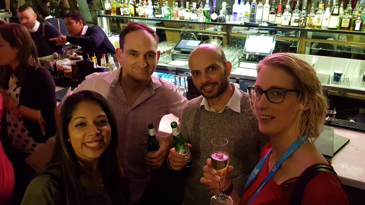 PharmSocNZ's tweet photo. Kiwi Early Career Pharmacists loving the hospitality of our Aussie colleagues at the ECP Party! #PSA17SYD #Dabbling https://t.co/ITqSycNgUs