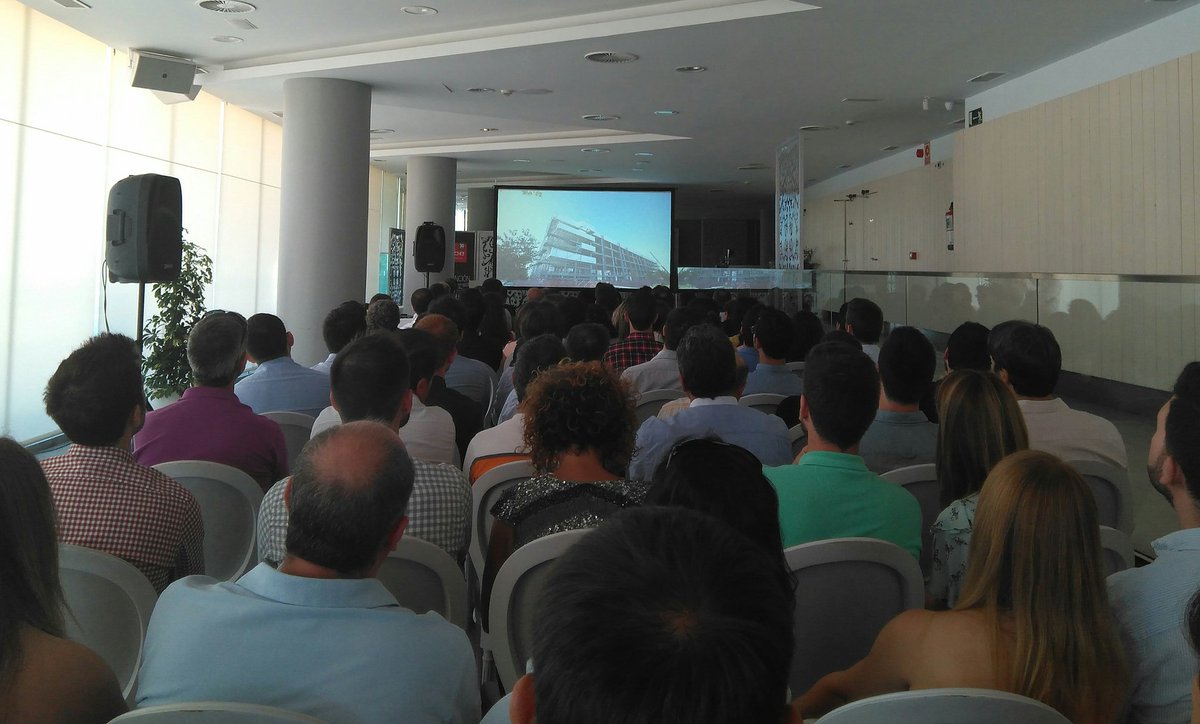 grupoLOBE's tweet photo. Tras la presentación de resultados de #GrupoLOBE por parte del CEO Juan Carlos Bandrés, se proyecta el nuevo vídeo corporativo #equipoLOBE https://t.co/ihGZJ3zmXa