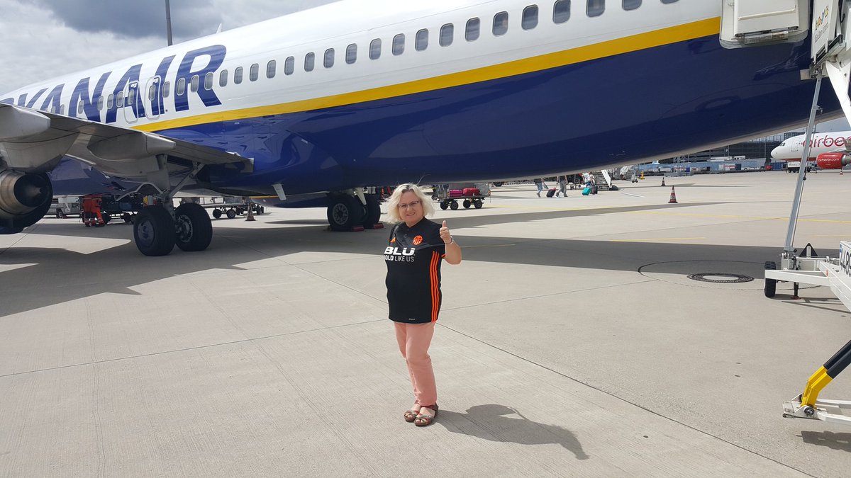 REKENAMUNT6's tweet photo. Hemos aterrizado #Colonia Alemania #Ryanai #Música cojeremos rumbo a Kerkrade Holanda #VCF #VCFplanet #VCFblu 🥁🥁🥁📯🎺🎷🎺🎷🎈🎈🎈🎵🎶🎶🎶🎶🎵 https://t.co/jkhDEvJFlK