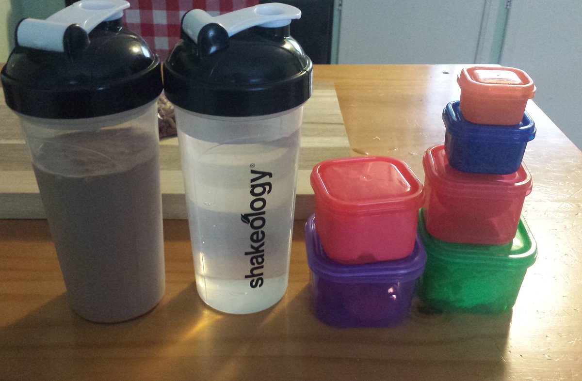 Got my breakfast and lunch..all is 21df approved. Chocolate shakeo for breakfast, salad for lunch and strawberries and yogurt for a snack