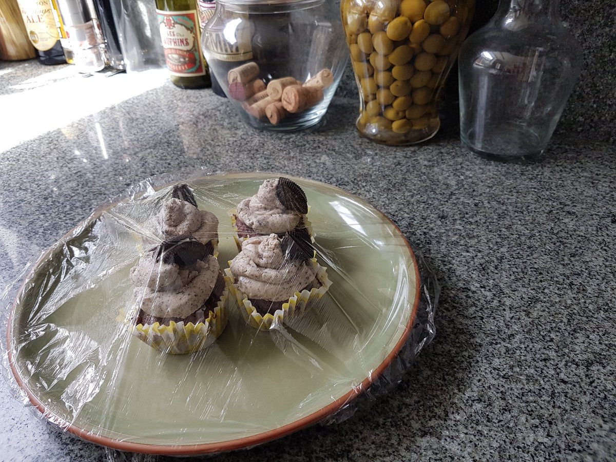 Sometimes our customers deserve a treat on a friday! #loyalcustomers #homemadecakes #cleaning <a href="/HP13_local/">High Wycombe Local</a> @Hi_Wycombe