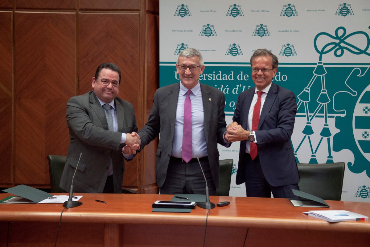CRASTURIAS's tweet photo. Apoyando el emprendimiento con @uniovi_info y @Capgemini #cátedraemprendimiento https://t.co/X0B2Ri35Iq https://t.co/6XuBpMQ2Fq