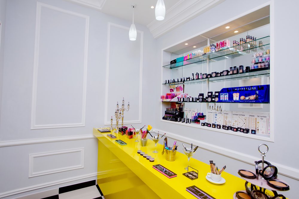 DokotiEvents's tweet photo. Dokoti - Publireportage 
Le Beauty Bar Douala 💄💋💅🏽🤳🏾
Credits : @DokotiEvents https://t.co/EbNtMIoesG