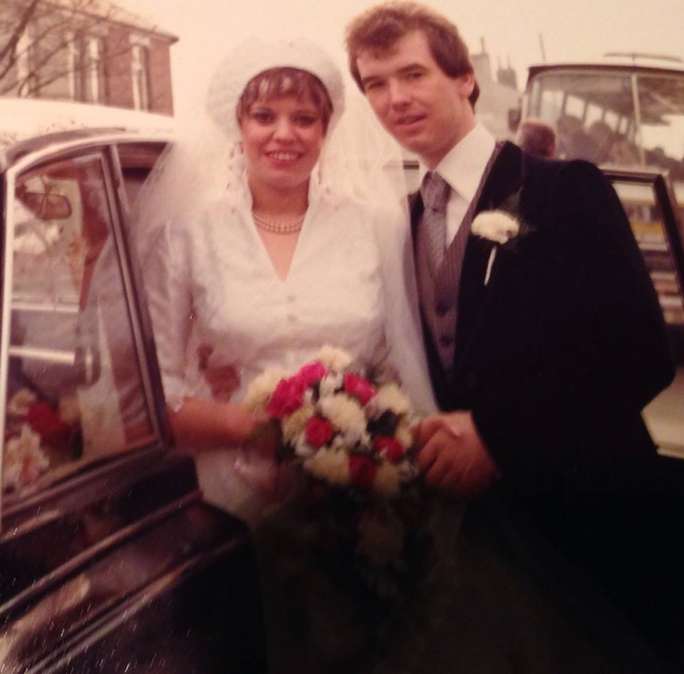 bendymixer's tweet photo. Wedding photo April 1981 :) #FlashdanceFlashback https://t.co/5vRKeJl4J4