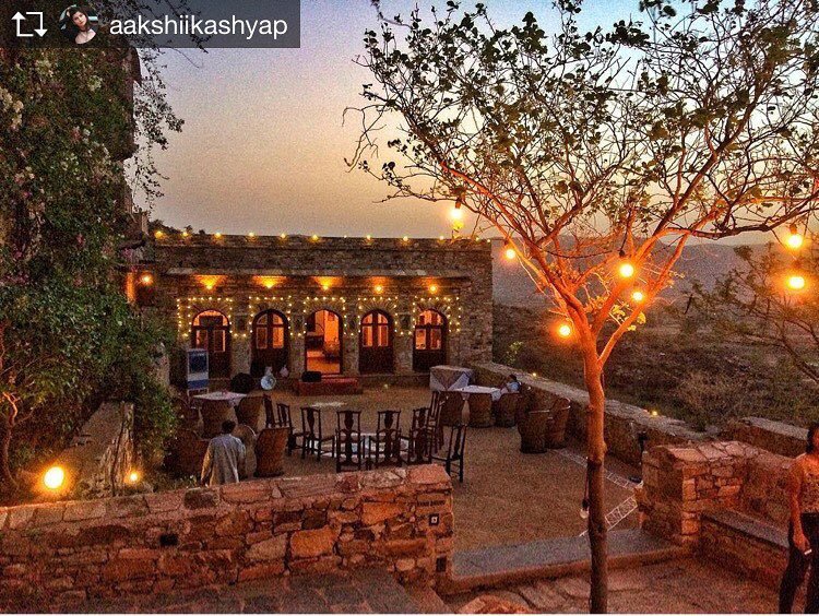 TourMyIndiaa's tweet photo. one must get preparing for #evening #culturalshow at #themensa's Dadhikar Fort #Alwar #Rajasthan #Indiain his life at once... #tourmyindia https://t.co/qYFa7eT0cs