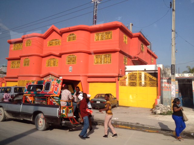 LighthouseLands's tweet photo. The colors of Haiti! Happy Friday https://t.co/stHZAwx5o2
