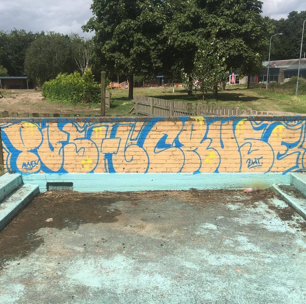 ikhouvangeluk's tweet photo. Ff zwemmen met @airbrushart4u #cruse #geluk #streetart #awg #graffiti #aintwordsgreat #graffitinederland #dutchg… https://t.co/QxYJ9ZdZU4 https://t.co/Uz4a7kDPOI