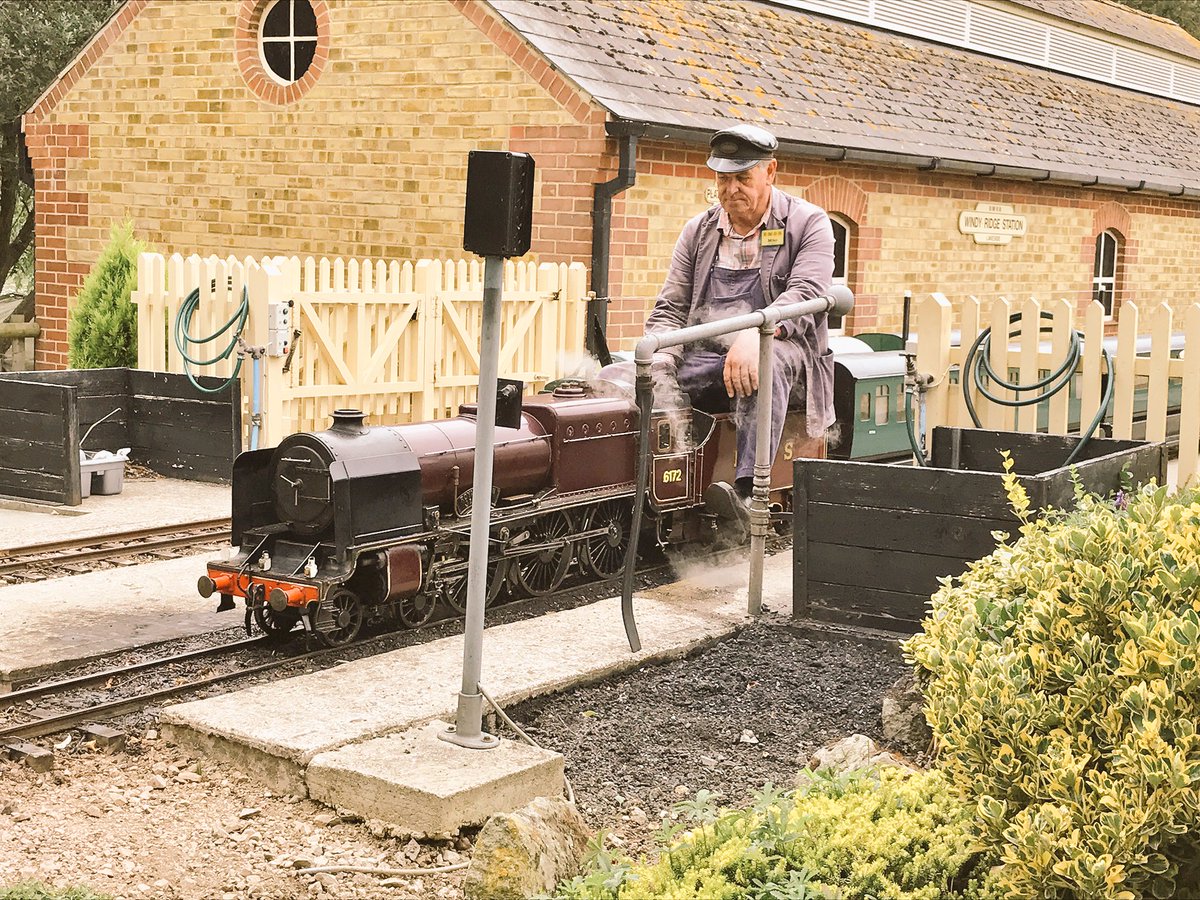 helen_ess's tweet image. 2002 (photos taken c.1997) to 2017 &amp;amp; nothings changed! We still love the mini railway! #VisitEastbourne #EMSR #SussexTopAttractions #geeks