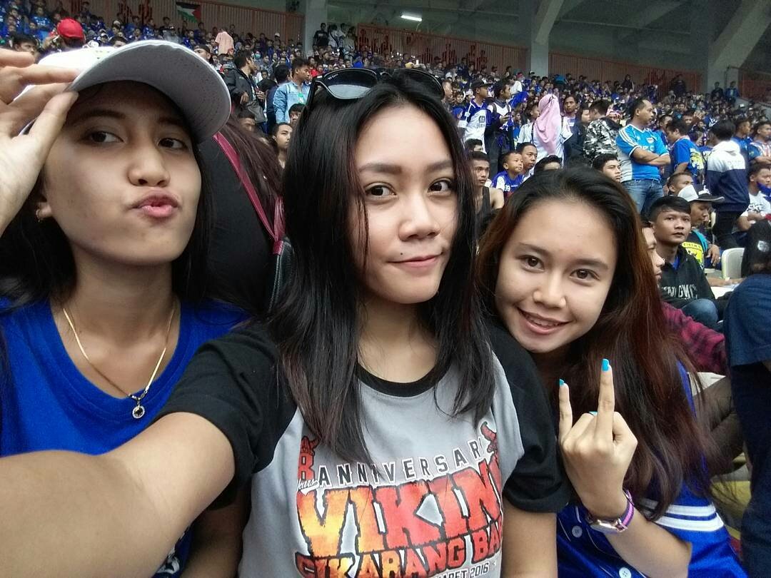 DramaGojek's tweet photo. @VikingCikbar Tenang min, Tar 3 ladiesnya ane ojekin min 💃 Oie min, ane nge tag duluan y ntu yang tengah (baju putih item) 😉😉 #pahamdah https://t.co/aO8E1OfdoC