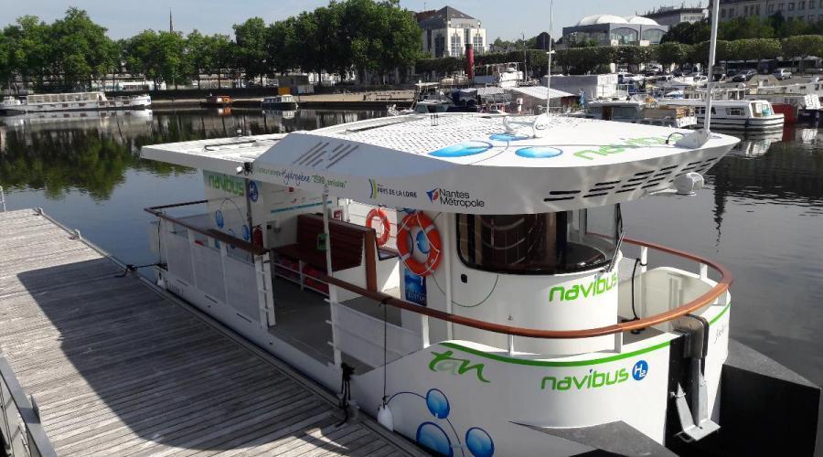 OuestFrance44's tweet photo. Nantes. Le premier bateau-bus à hydrogène en France bientôt en service https://t.co/lOxHoCJfSo https://t.co/fOCpKKOGVY