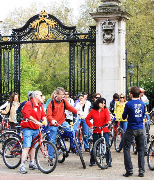 Offers_London's tweet photo. Save money on a cycle tour @FatTireLondon https://t.co/WGdN46brRY Offers now on #Royal and #Thames tours 🚴🚴♀️🚴🚴🚴 https://t.co/qg1jZrcWtr