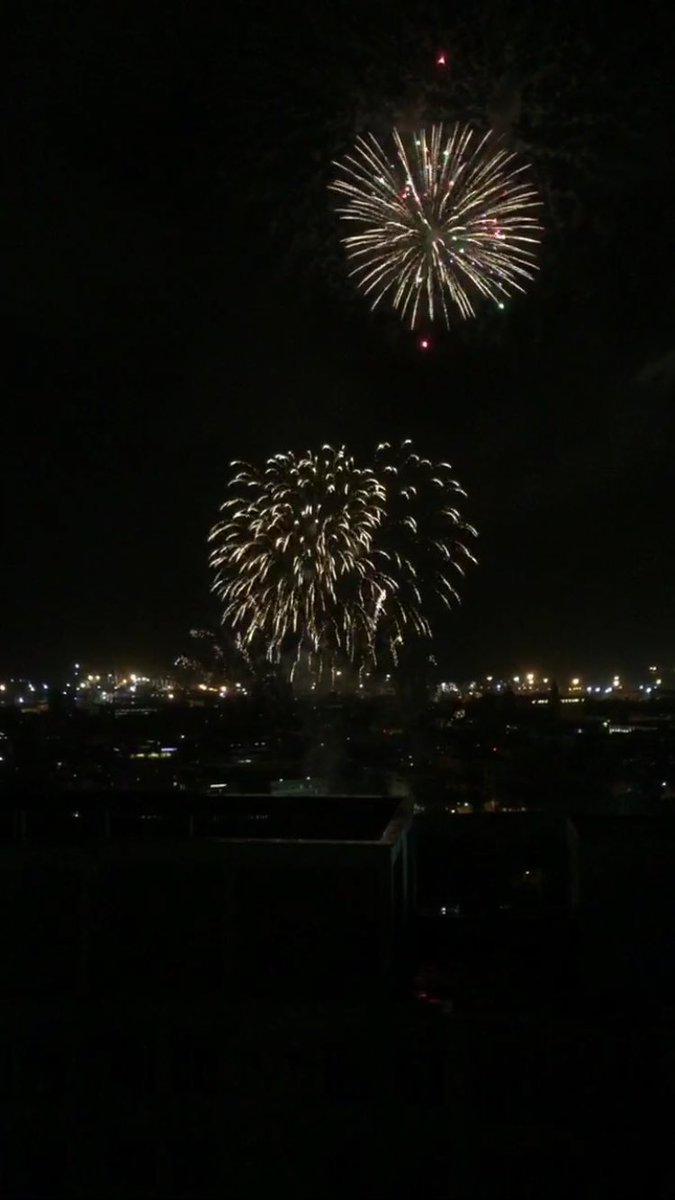 joejoegummy's tweet photo. Seeing my school's Univ Launch fireworks display at our unit hehe #MapuaUniversityLaunch https://t.co/kmOKikHdzS