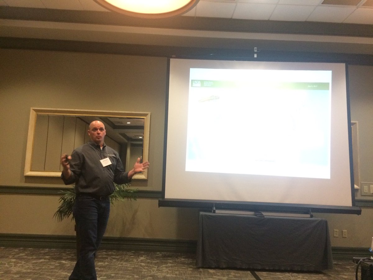 ProForestUF's tweet photo. #forestinsects @drdavecoyle talking about his Forest Health program https://t.co/sv0o3j8IpM