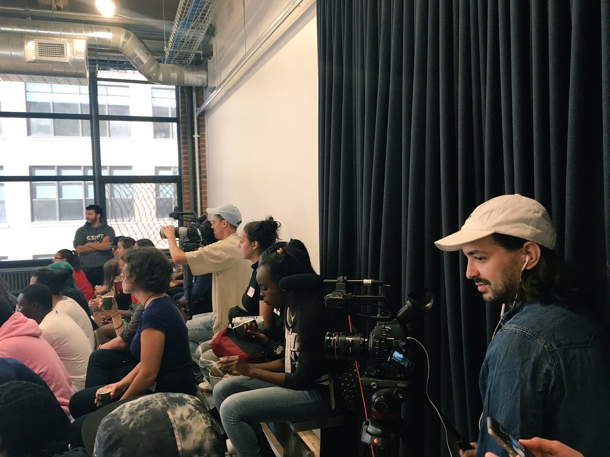 Ces gens en coulisses qui sentent un peu le citron, c'est la <a href="/lacorptweet/">la corp</a>! Merci de votre soutien à la réalisation de #MTLCM #CMequality