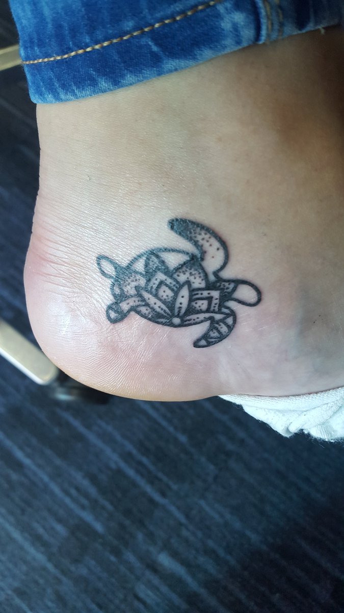 CatherineEKeane's tweet photo. New tattoos done yesterday by my very talented cousin 😁 love love love them #shark #turtle #tattoo #mynewfriends https://t.co/CNldh6dZLf