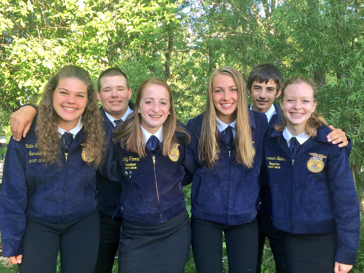 mishicotag's tweet photo. They clean up pretty nice #Mishicot #leaders #TransformFFA #AgEdu #Retreat #ReadytoLead #leadbyexample #FFAmily https://t.co/zu6eXP952j