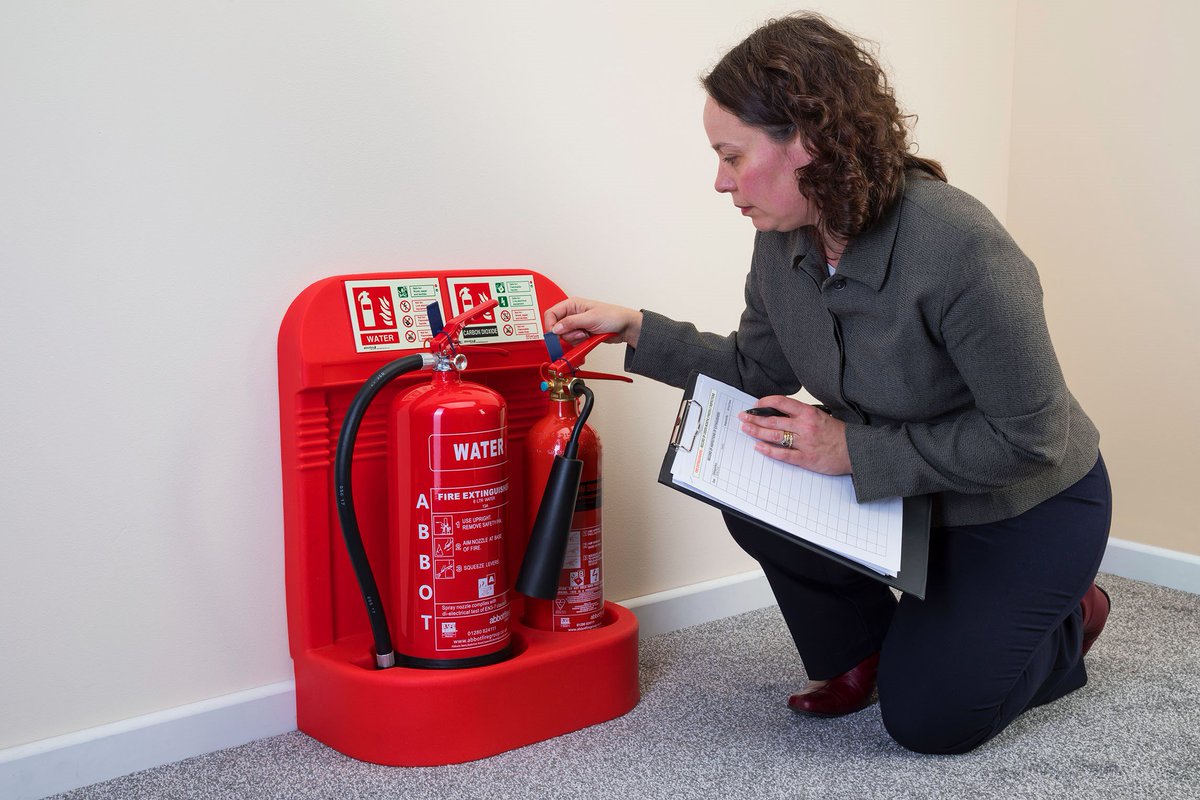 AbbotFire's tweet photo. Fire extinguishers require a monthly #visualcheck, if you're the 'responsible person', why not do it today 1st August? #FireSafety https://t.co/Bhm62GxagW
