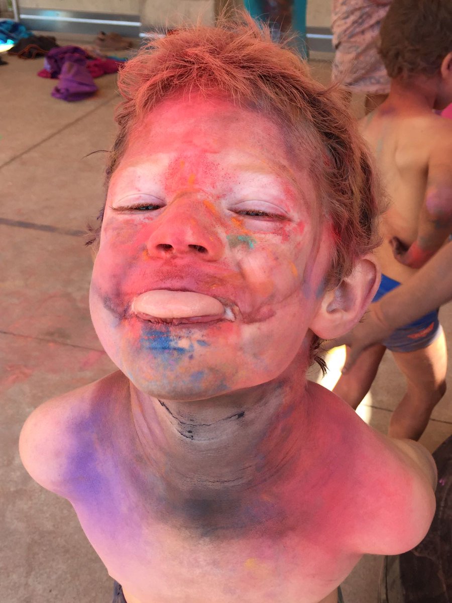 MartaMallat's tweet photo. Fi de festa al Casal!!! #fiestaholi #ganesdevacances https://t.co/FLXNnFFnRx