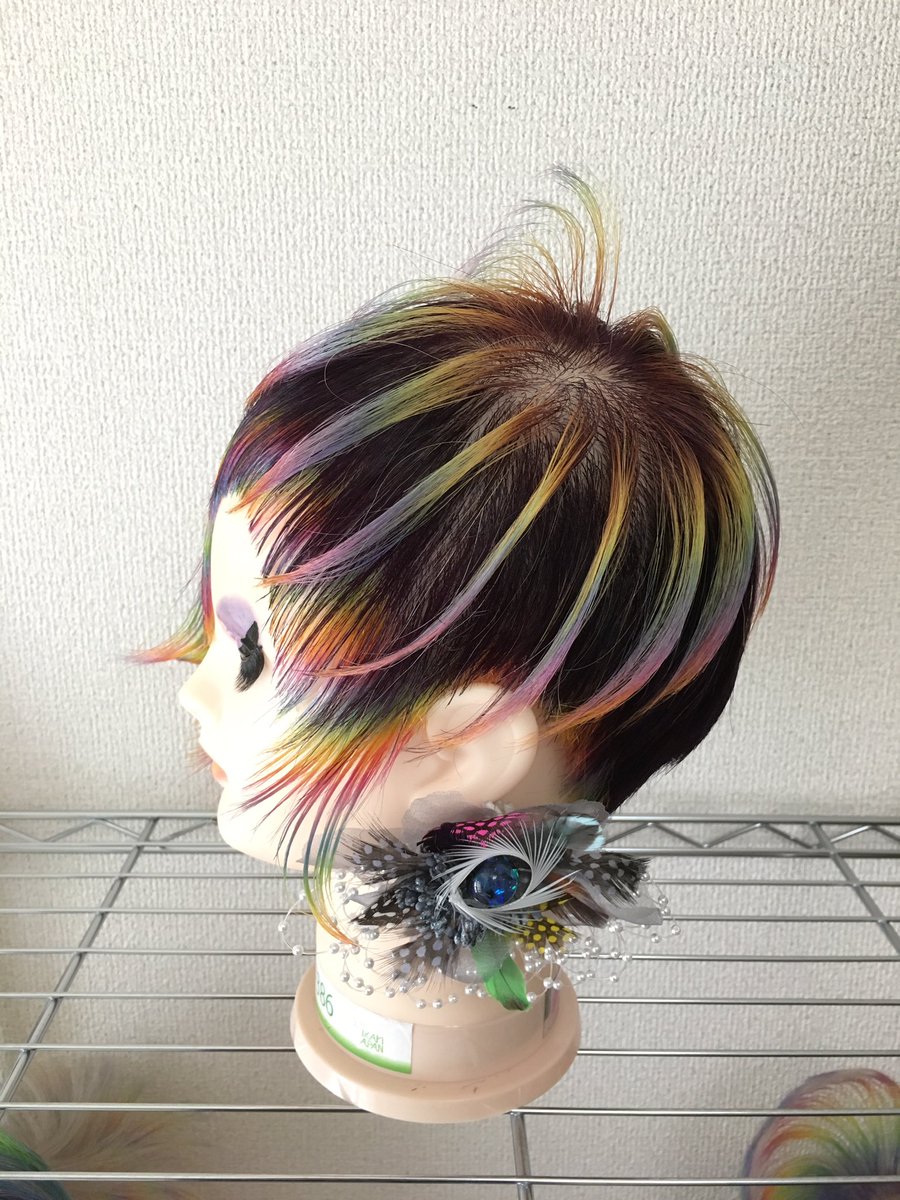 上地 優大 美容師 בטוויטר 第56回大阪府美容技術選手権大会 カット ブローの部で 準優勝を頂いた時の作品 見る角度で見え方が変わってくるプリズムを髪の毛で表現 グラデーションの繋がりで見え方が変わるから七色の魅せ方も１つではない こだわりはこちらにて