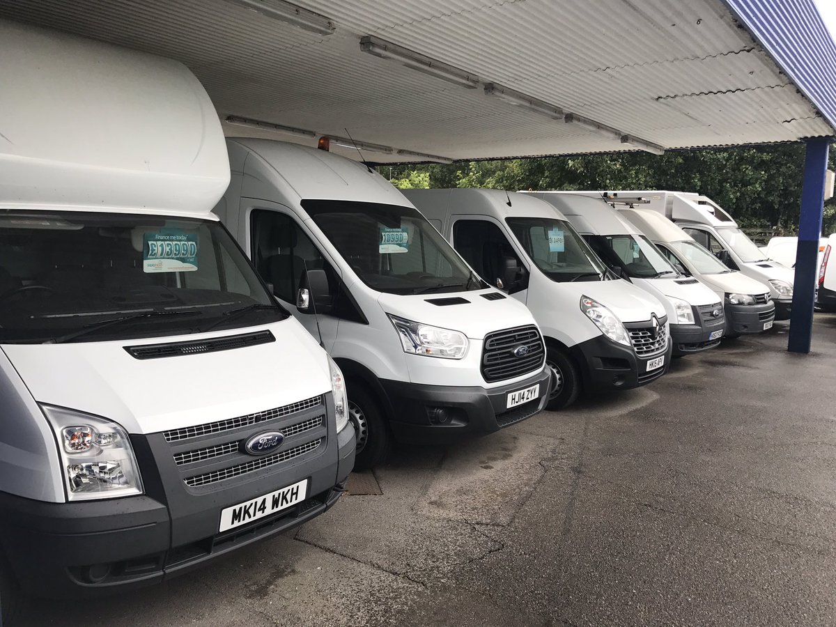 Another rainy day on site at #southamptonvancentre 🌧 #usedvans #sales #ford #renault #volkswagen #mercedes #southampton