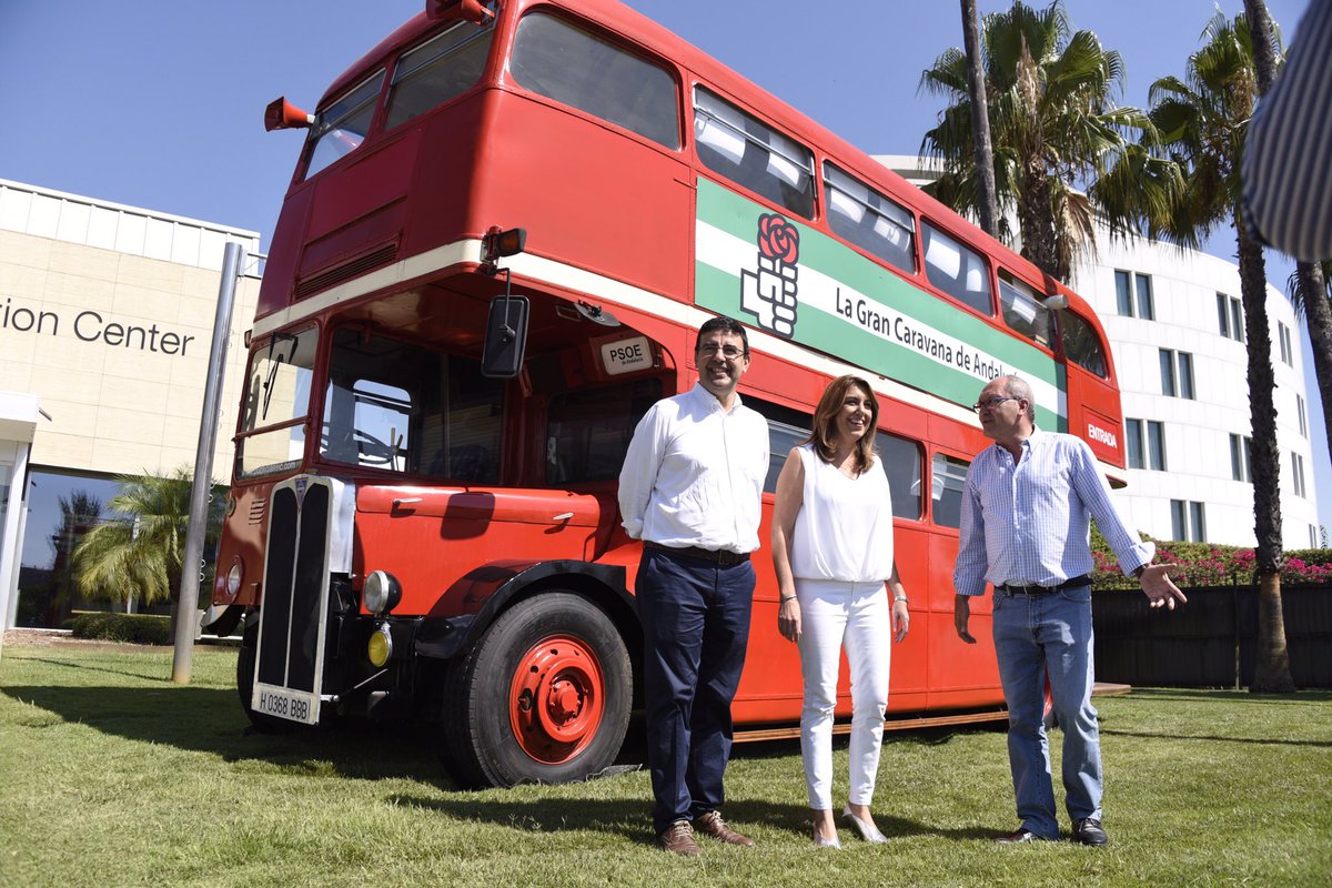 psoedeandalucia's tweet photo. Susana Díaz durante su visita a la exposición "Un gran partido para un gran pueblo" con motivo del 13° Congreso del PSOE de Andalucía. https://t.co/OZ1LdBy9cb
