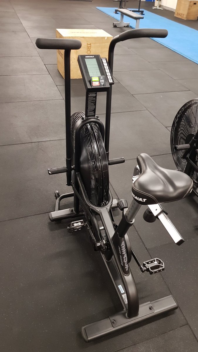 Shdw_Assassin's tweet photo. @TheDumbbells What goes well with a pepper bike? Assault bike. #somethingnew4 @#picsoritdidnthappen #eatclean #traindirty #liveinbetween https://t.co/OvKct4HBuC